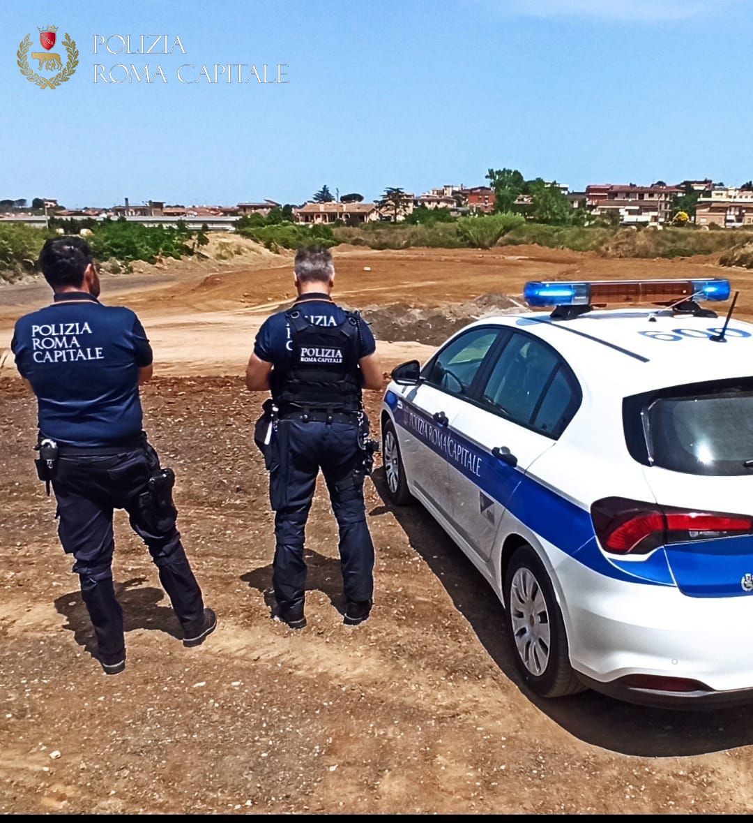 Roma, maxi discarica abusiva con rifiuti interrati a Casal Lumbroso: sequestrata area di 45mila mq