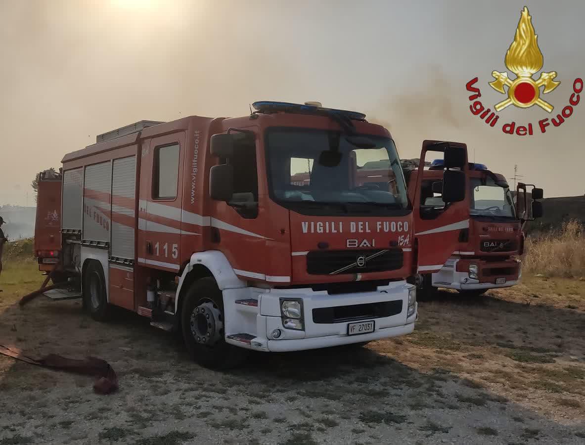 Incendi Roma, sterpaglie in fiamme dalla Pisana a Magliana: 40 interventi