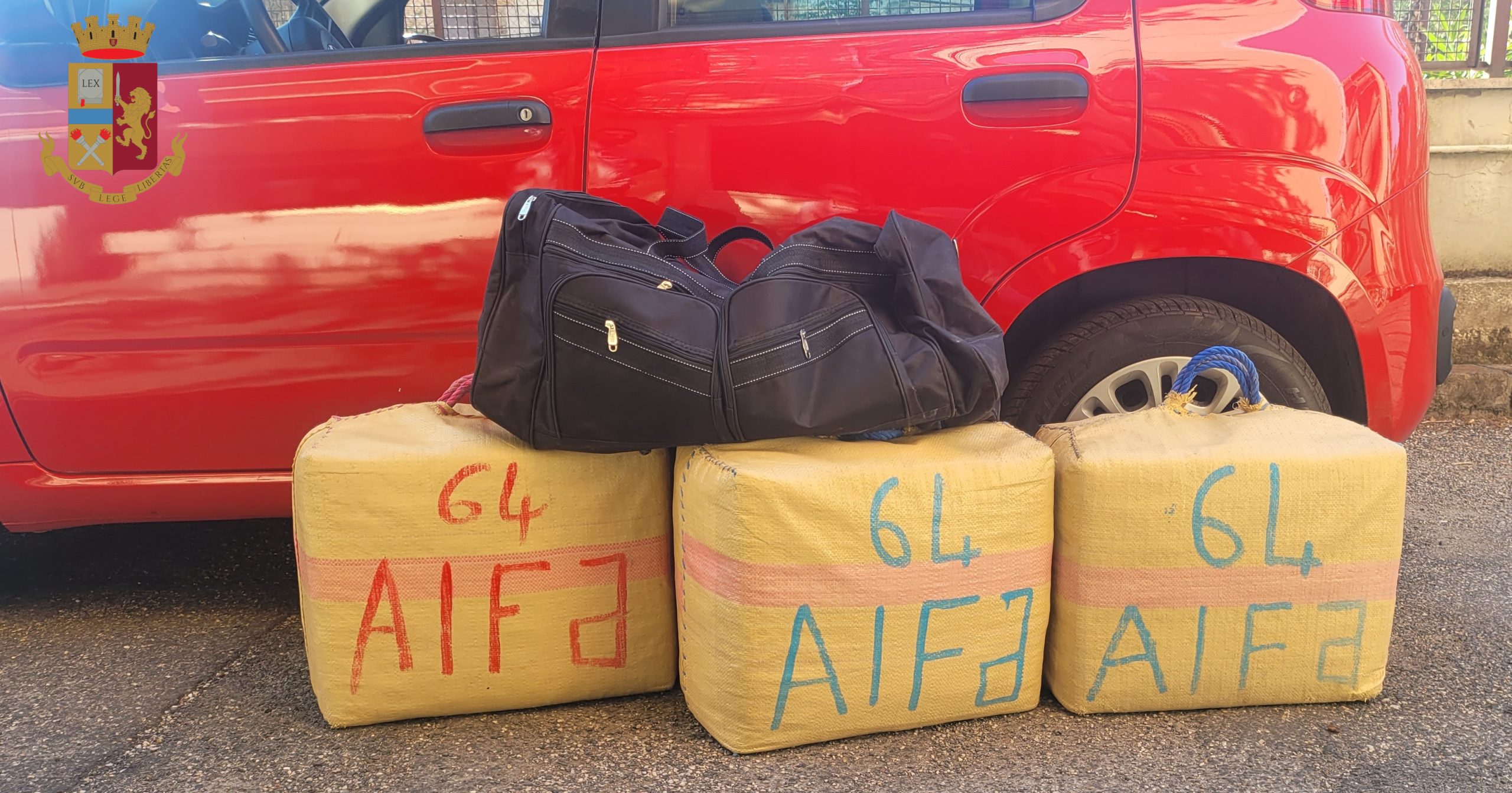 Roma, in viaggio con 100 kg di hashish: corriere fermato sull'Aurelia