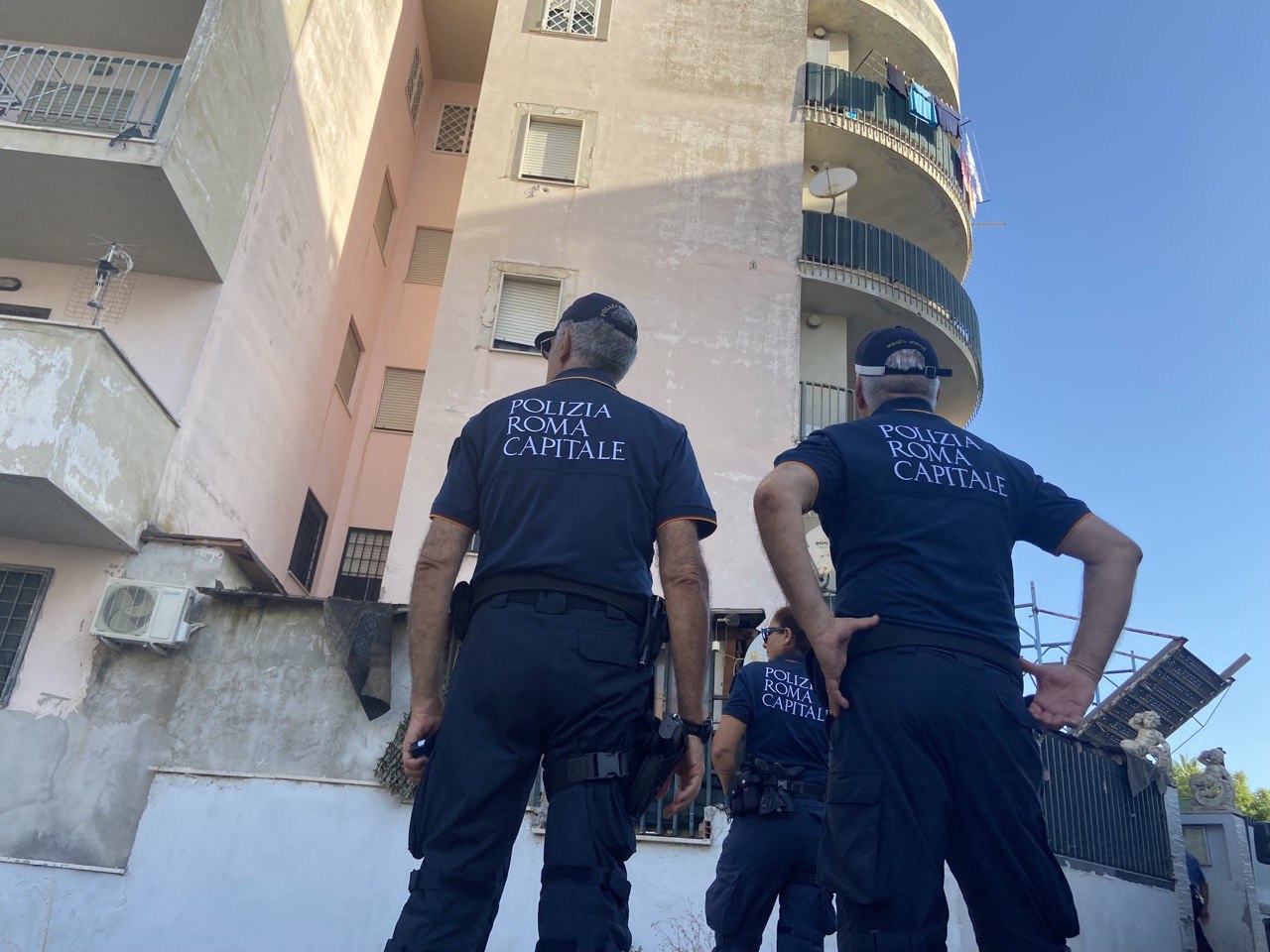 Anzio, blitz nelle case popolari di Roma Capitale: in corso controlli a tappeto