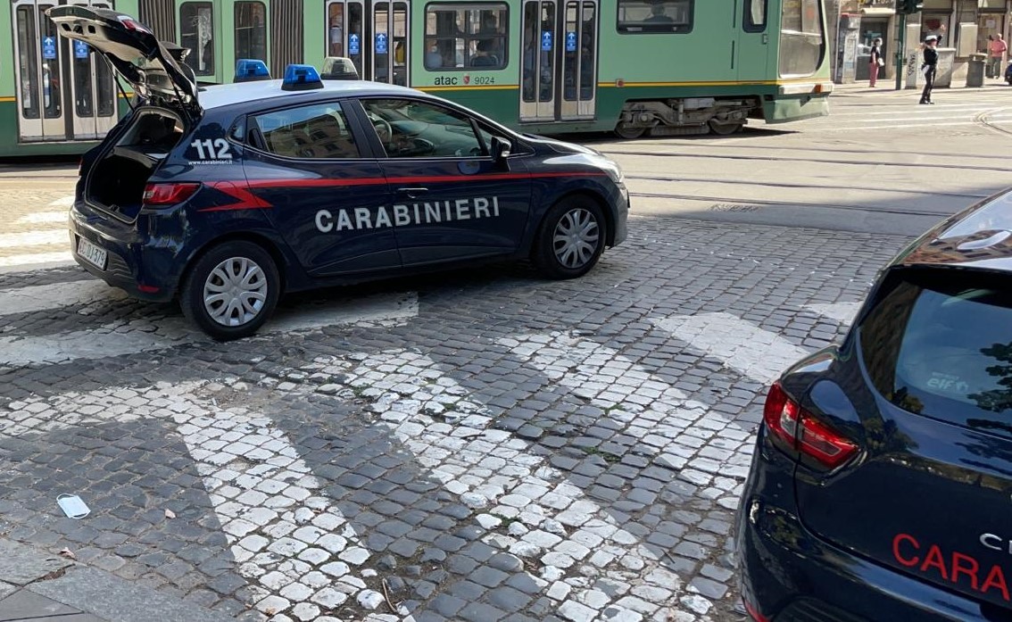 Roma, tenta rapina sul tram e aggredisce carabinieri: bloccato con Taser nipote Kim Rossi Stuart