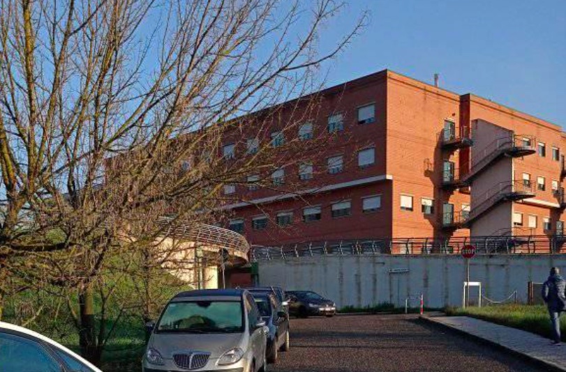 Tragedia all'ospedale di Cassino, pensionato precipita dal quarto piano e muore