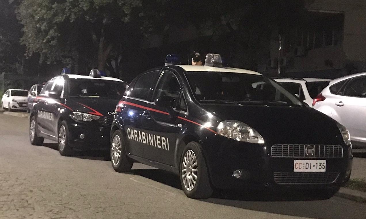 Roma, lite condominiale finisce a coltellate: feriti due fratelli. Arrestato il vicino di casa