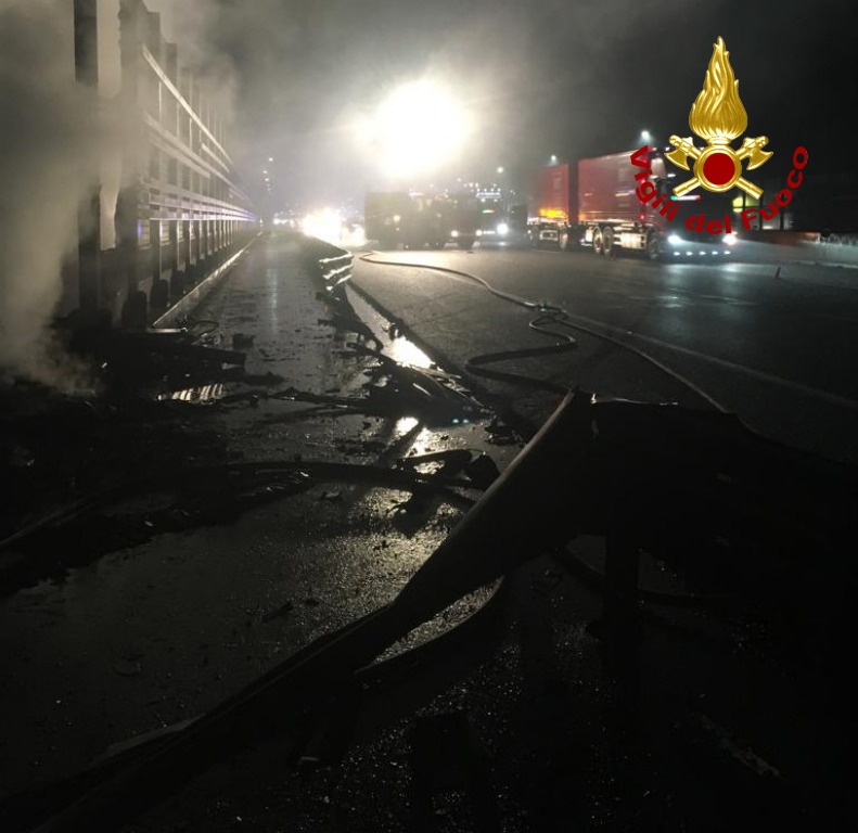 Maxi incidente sull'A1, tre morti nello schianto tra tir e auto tra Cassino e San Vittore