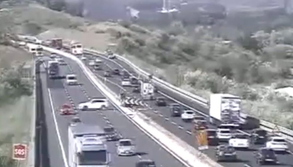 Inversione a U in autostrada per tornare verso Roma: "Seguivo il navigatore"