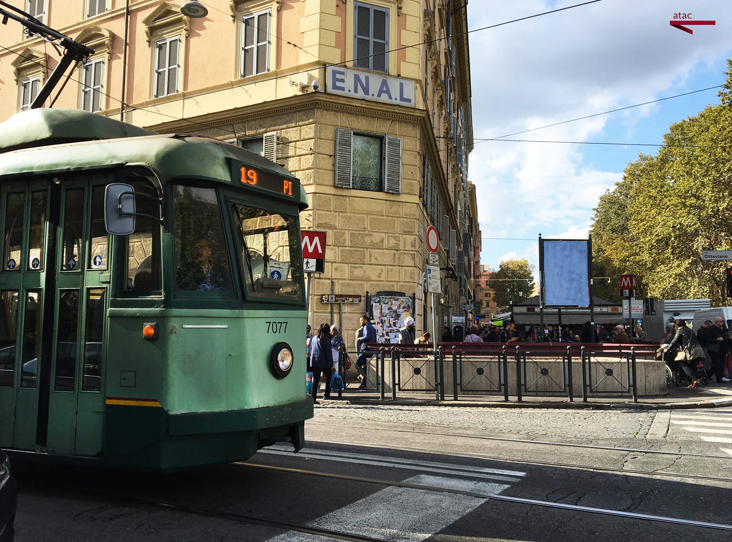 Roma, autista trova sul tram borsa piena di soldi e la riconsegna: Fabio sarà premiato in Campidoglio