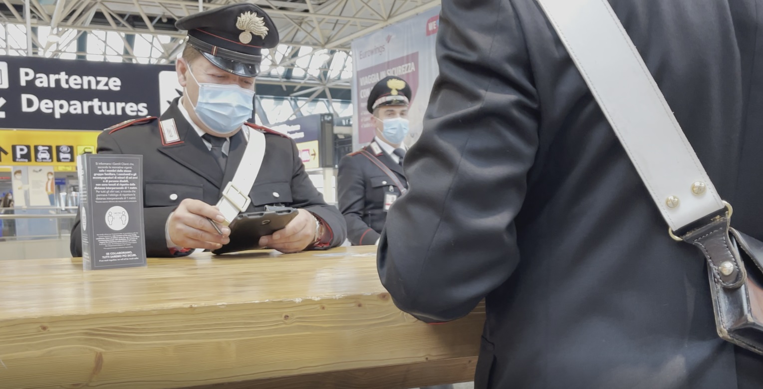 Fiumicino, shopping senza pagare al duty free dell'aeroporto: 8 denunciati