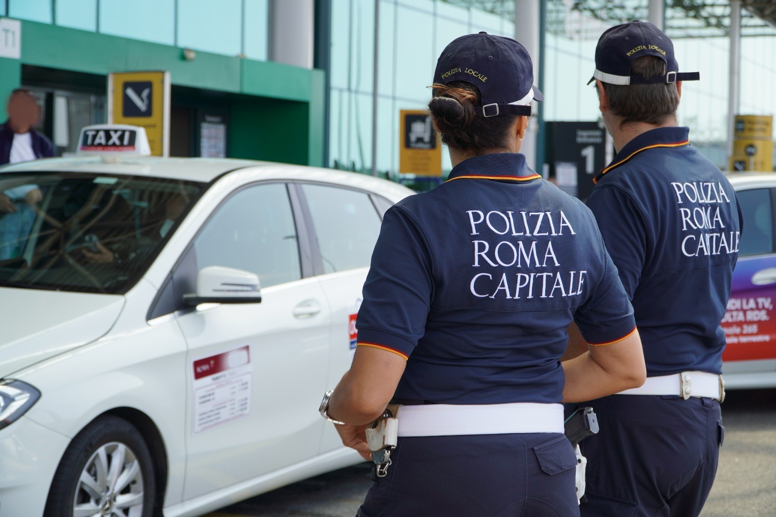 Taxi e Ncc abusivi, altri tre fermati a Roma: 40 mezzi sospesi dalla circolazione negli ultimi mesi