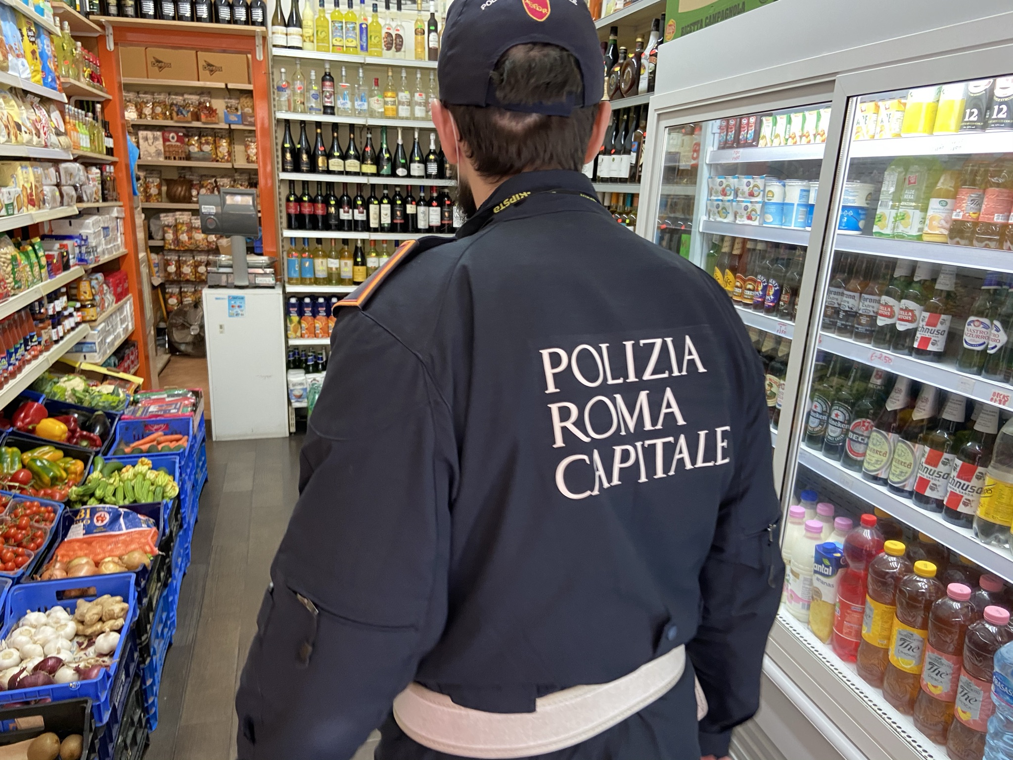 Roma, verifiche nei minimarket a Montesacro: sequestrati 40 chili di alimenti