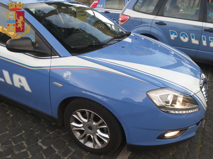 Guidonia, inseguimento da film: danneggia le Volanti e investe un cane