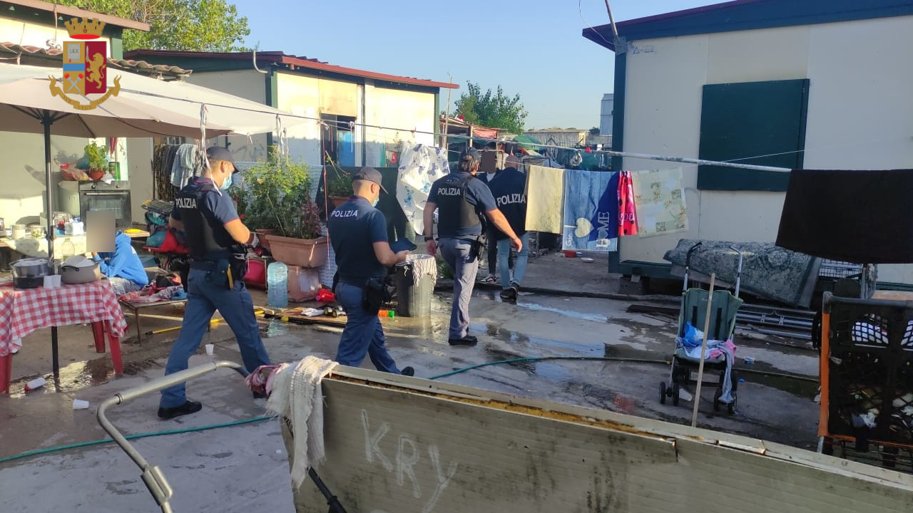 Roma, controlli al campo nomadi via di Salone: 192 identificati
