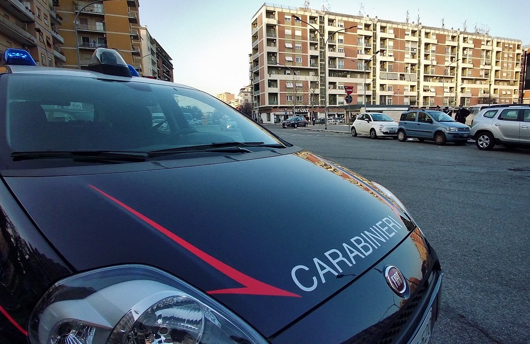 Roma, torna a casa e trova la porta bloccata: "Tranquillo sono un ladro"