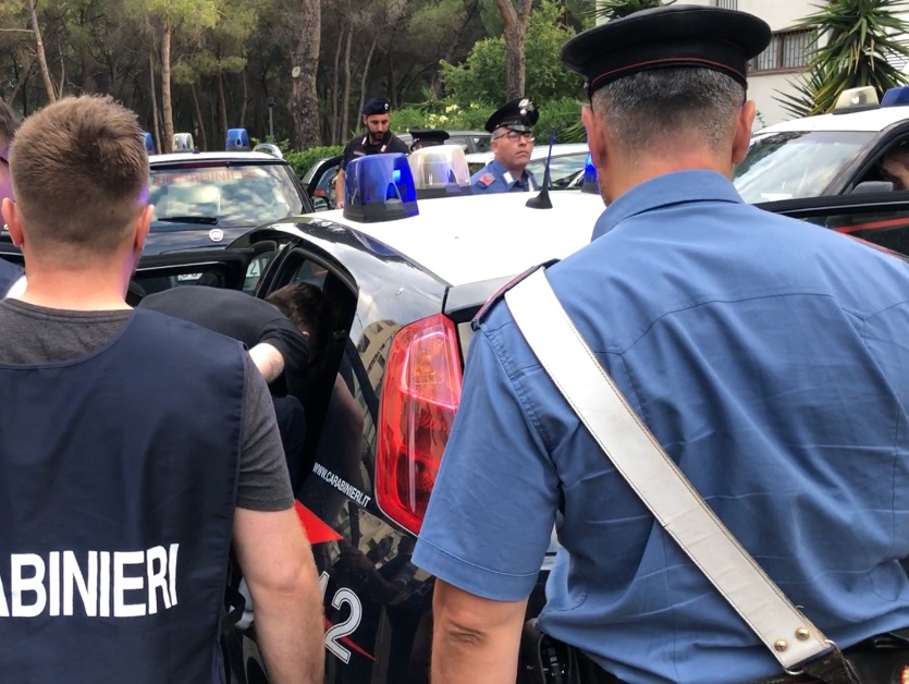 Monterotondo, si spaccia per il figlio pieno di debiti: anziana consegna 20mila euro a truffatore