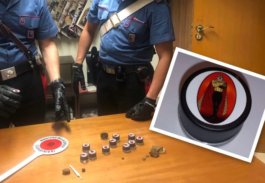 Roma, l'immagine dell'Uomo Tigre per confezionare hashish: arrestato pusher 25enne