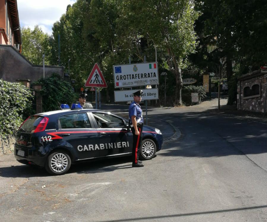 Furti in villa con l'auto a noleggio: topo d'appartamento preso ai Castelli Romani