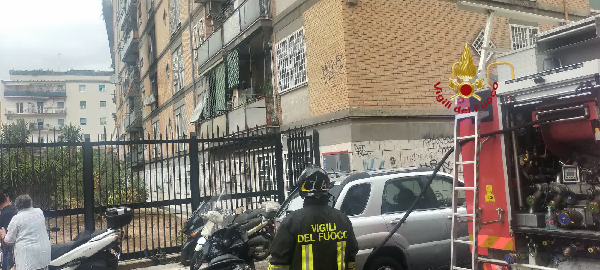 Roma, incendio in appartamento a Ostiense: intossicata una donna