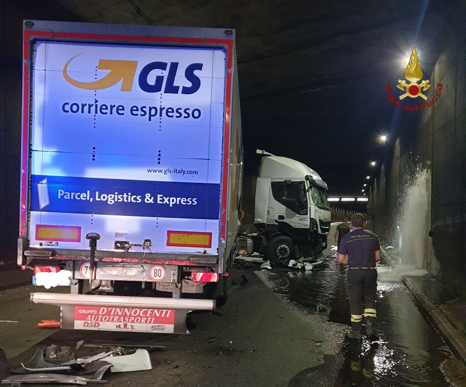 Roma, scontro tra auto e tir in Tangenziale Est: traffico in tilt