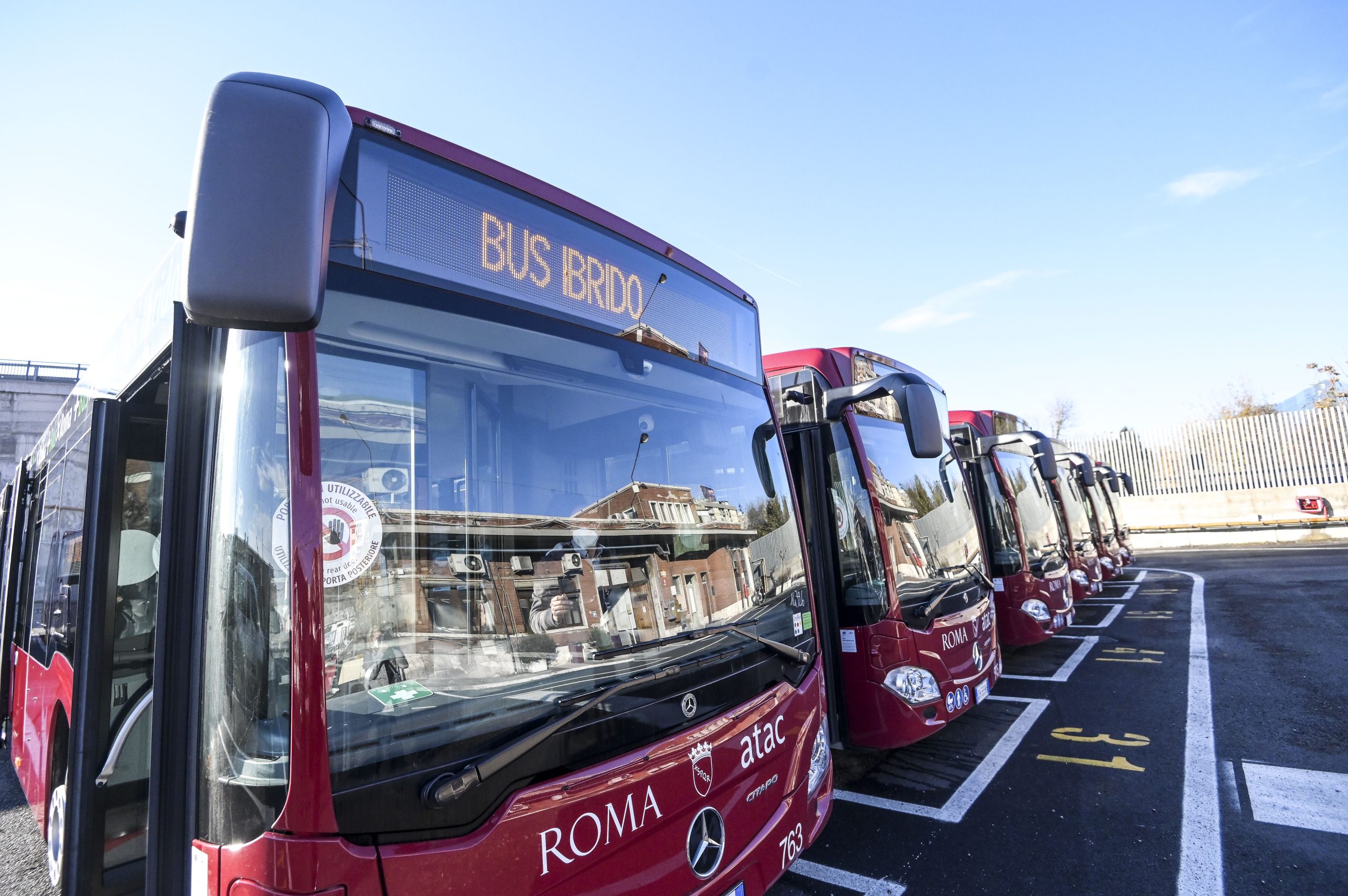 Roma, mezzi pubblici gratis e taxi scontati del 50%: giornate e linee del piano trasporti dall'8 dicembre