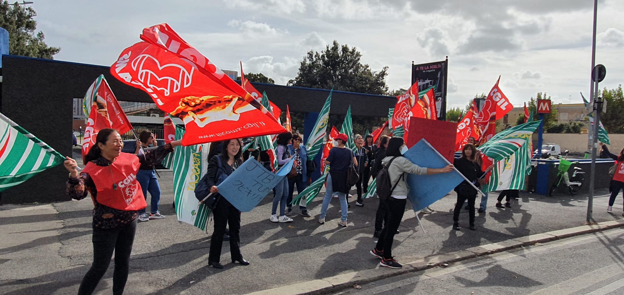 Protesta lavoratori di due agenzie viaggi a Roma: "No ai licenziamenti"