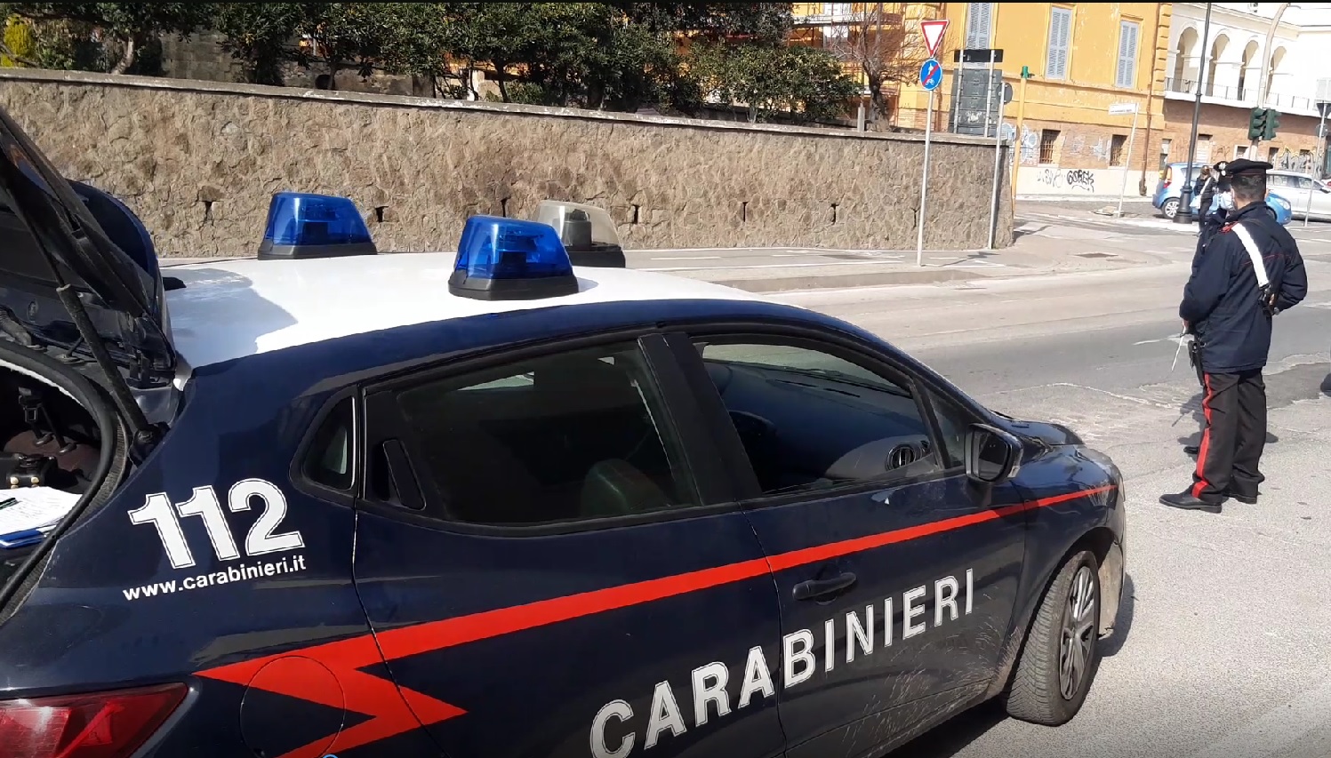 Non si fermano all'alt e scatta l'inseguimento ad Ardea: uno era evaso dai domiciliari