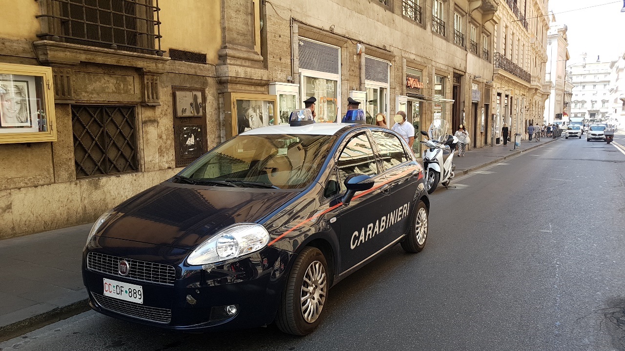 Turisti nel mirino dei ladri: dieci arresti in poche ore nel centro di Roma