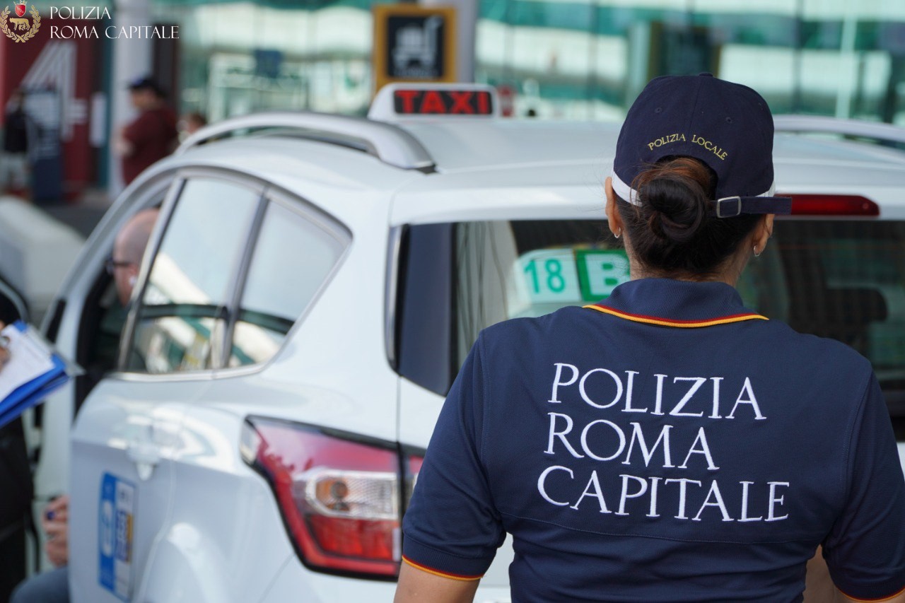 Roma, rifiutavano corse ai turisti: 3 tassisti multati a San Pietro