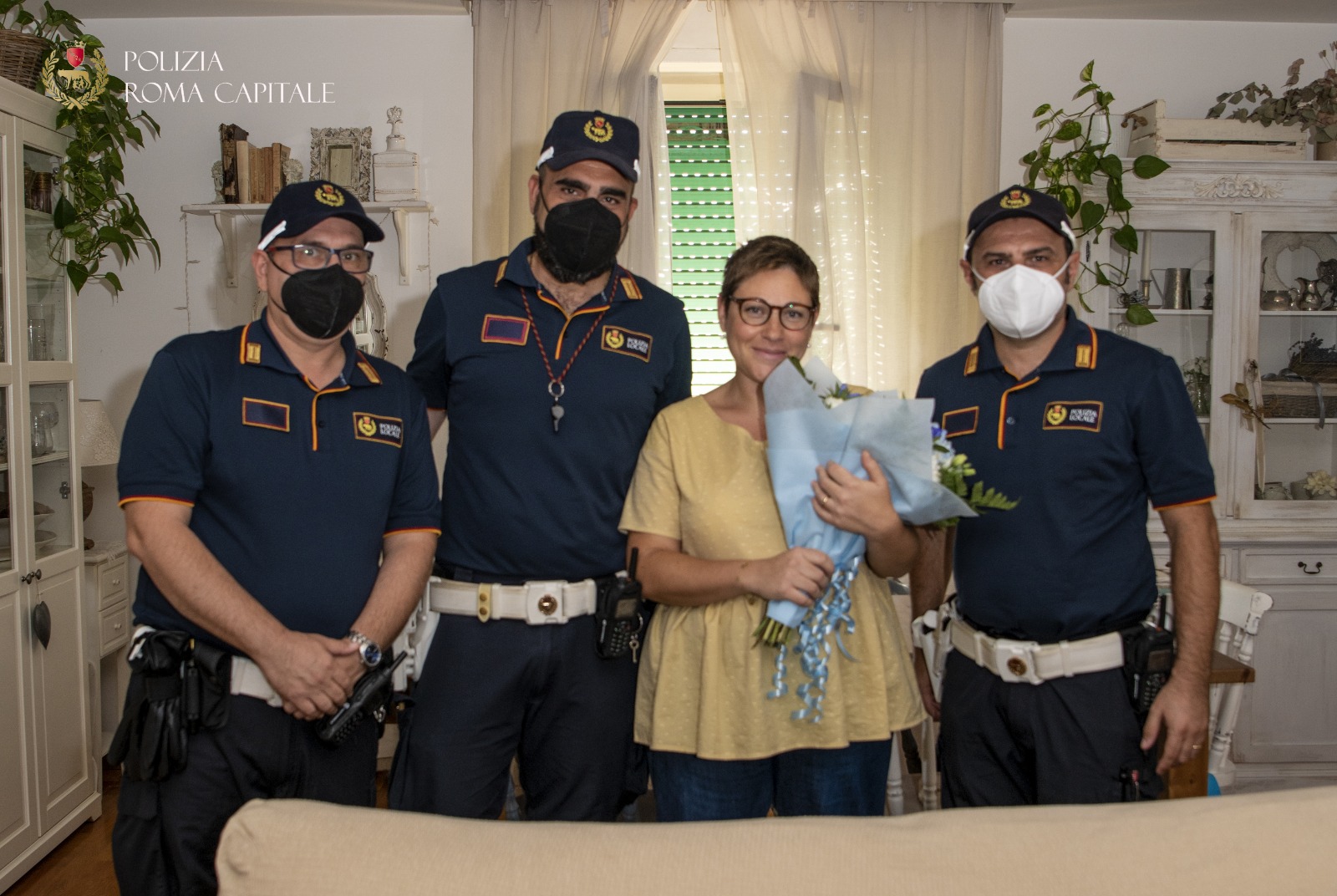 Rischia di partorire in auto nel traffico di Roma: pattuglia della polizia locale la scorta in ospedale