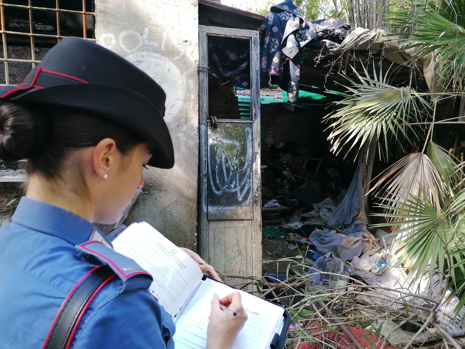 Roma, piromane dà fuoco all'ex fornace: incastrato da un testimone
