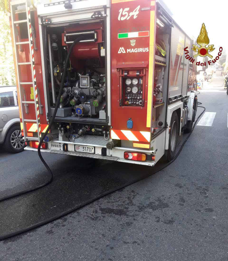 Fuga di gas in strada ad Ariccia: tubatura rotta durante lavori