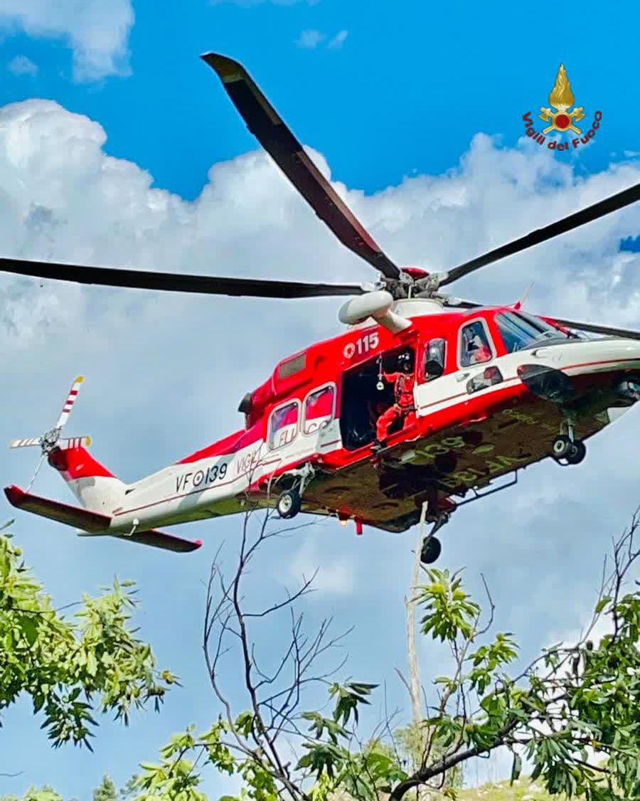 Escursionisti scivolano in un dirupo ad Albano: portati in salvo con l'elicottero