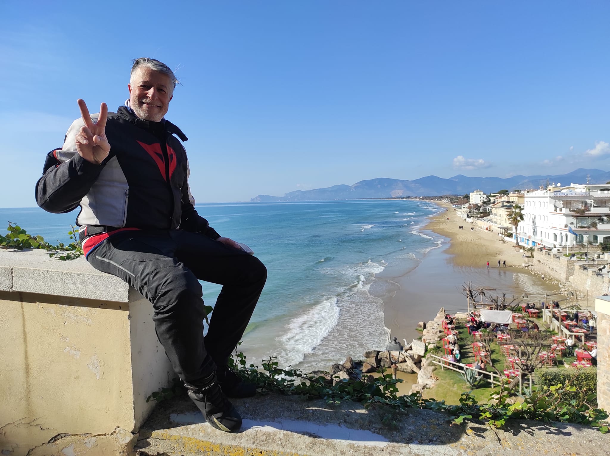 Perde il controllo della moto e sbatte contro un muro: 54enne muore ad Artena