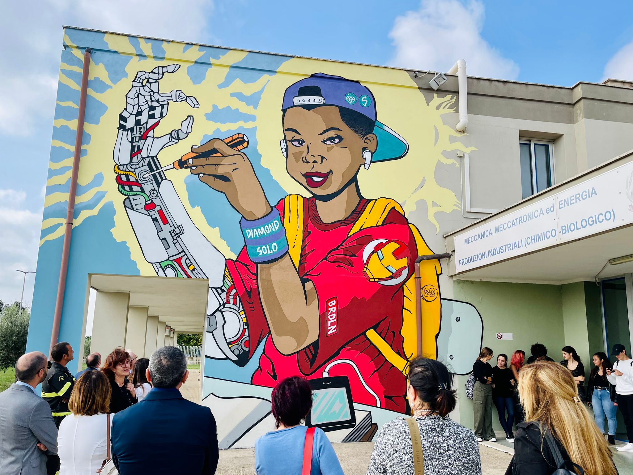 Pomezia, con “Raggi di futuro” i 4 licei cittadini si colorano con i murales