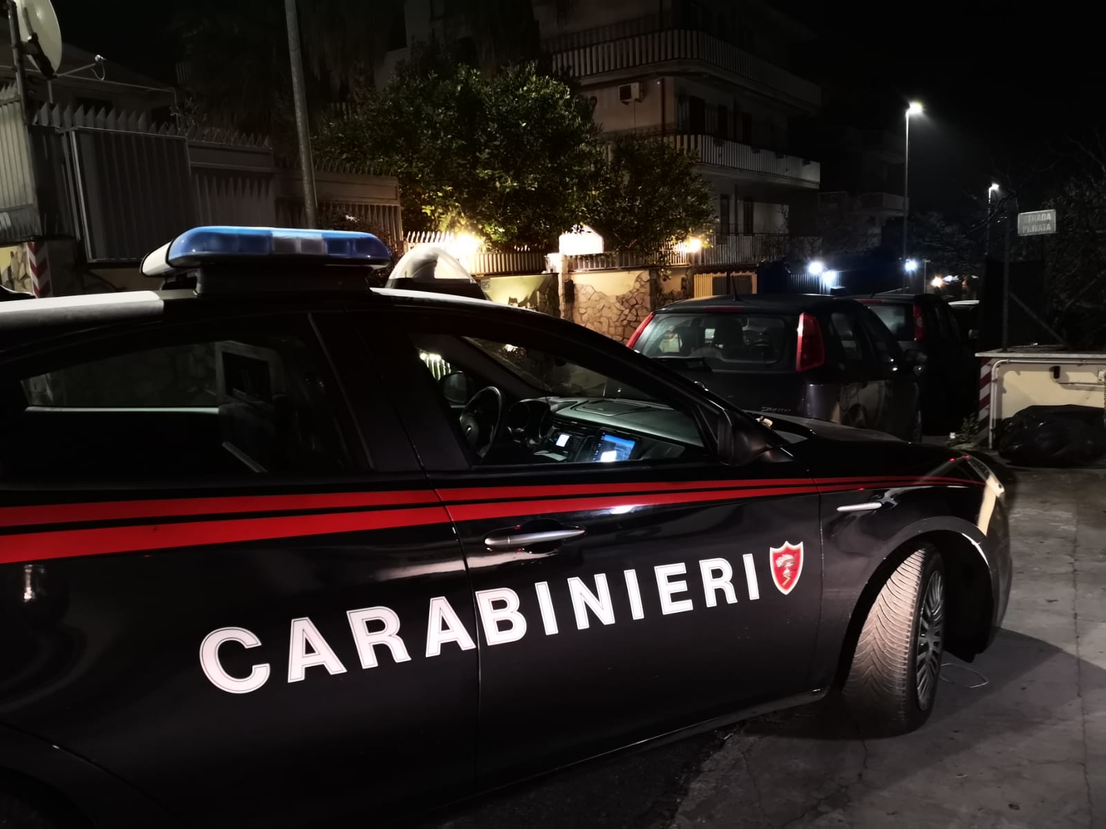 Roma, alla fermata del bus estorce soldi a un 15enne: "E' la legge sono il boss del quartiere"