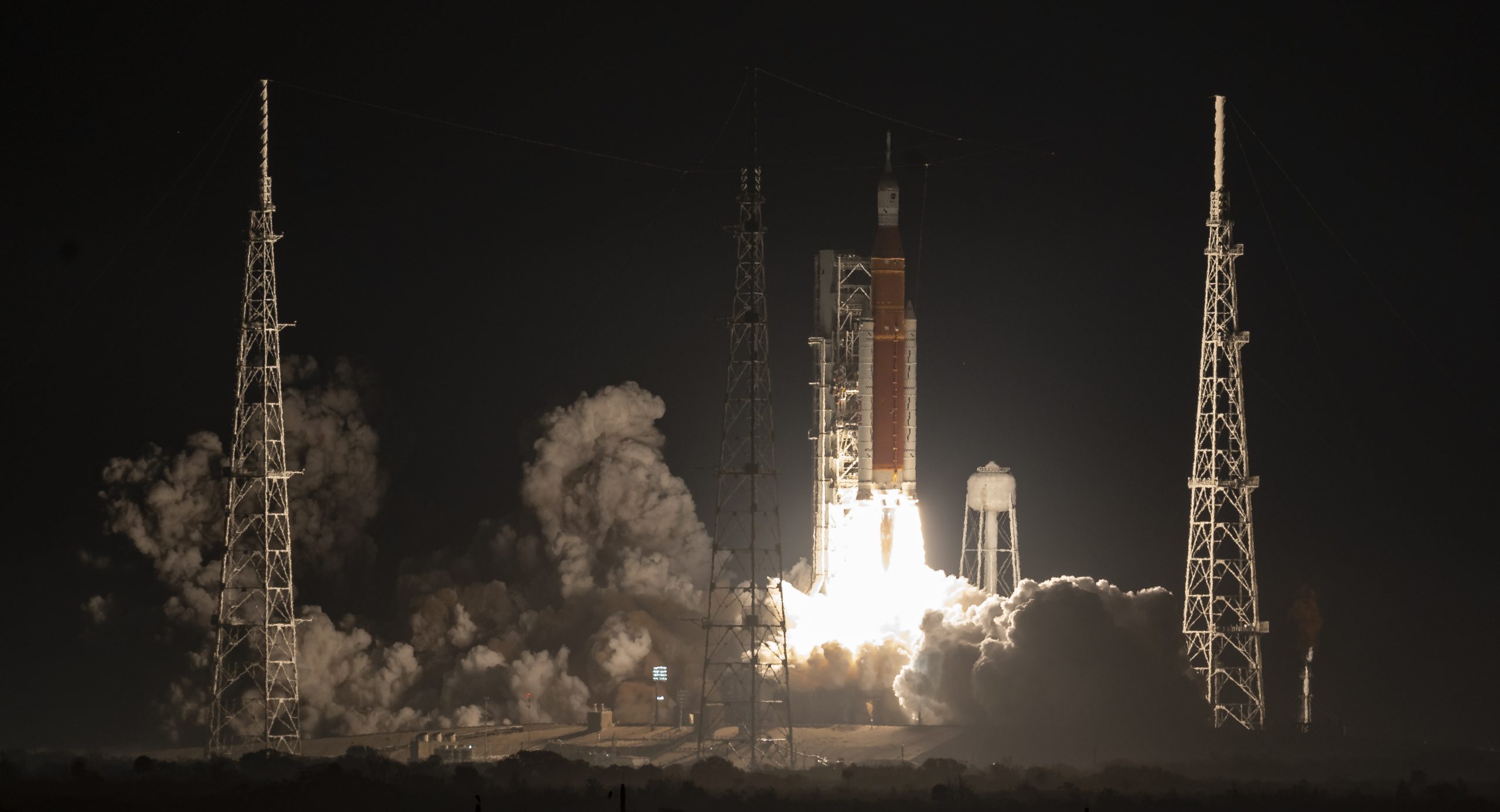 Artemis 1, partito il razzo Nasa: la navetta Orion è in viaggio verso la Luna e oltre