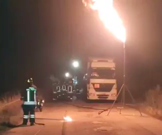 Aprilia, autocisterna carica di Gpl si ribalta: strada chiusa per le operazioni di travaso