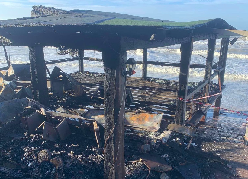 Anzio, a fuoco il Lido del Corsaro: stabilimento distrutto dalle fiamme