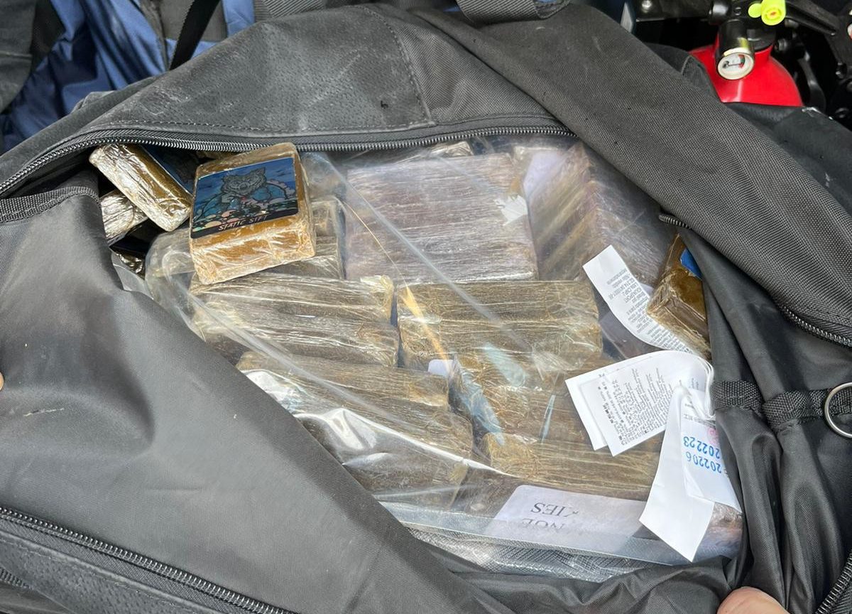 Market dello spaccio nella casa in affitto a Nettuno: trovati 26 kg di hashish