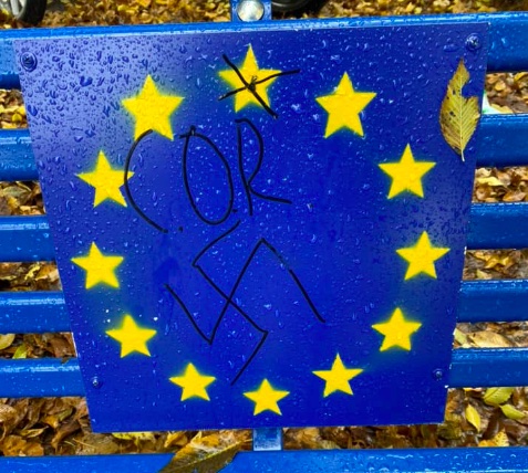Roma, simboli nazifascisti sulla panchina dedicata a David Sassoli nel Municipio II