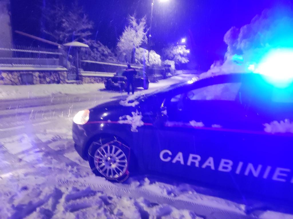 Emergenza neve, automobilisti bloccati sulla strada 91/A a Gorga soccorsi dai carabinieri