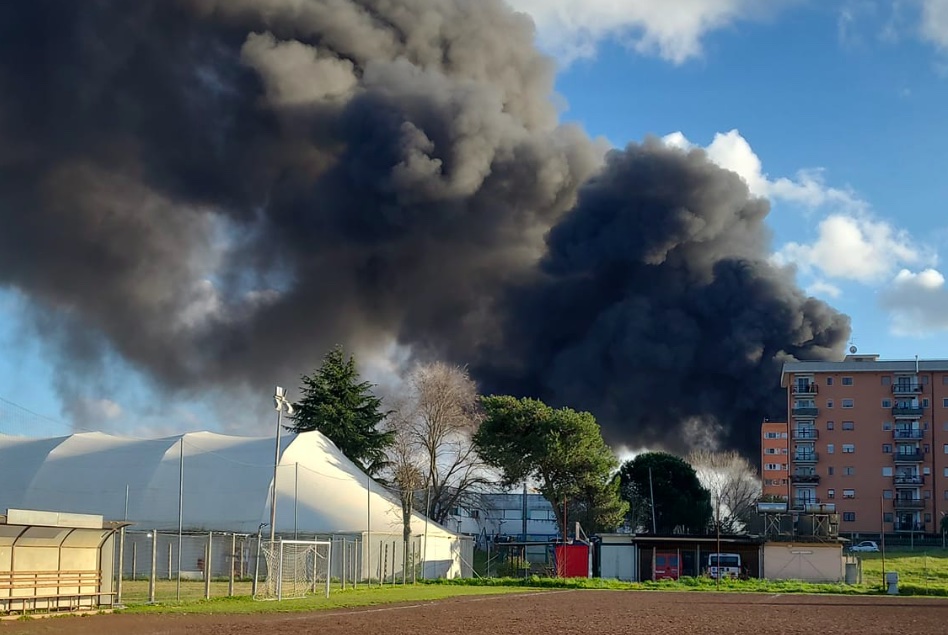 Aprilia, incendio ex dogana: le raccomandazioni ai cittadini