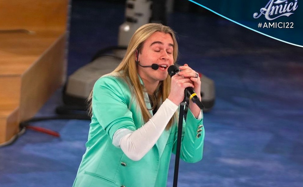 Chi è Aaron il cantante di Amici 22: età, di dov’è, vero nome, inediti e Instagram