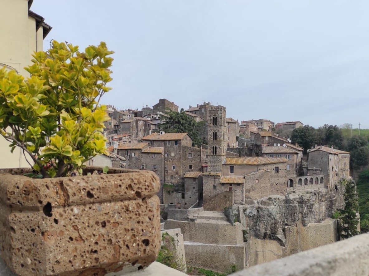 Ronciglione, il paese mozzafiato che ha vinto la decima edizione del «Borgo dei borghi 2023»