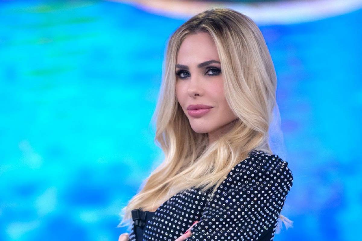 Ilary Blasi, dopo la serie arriva anche il libro