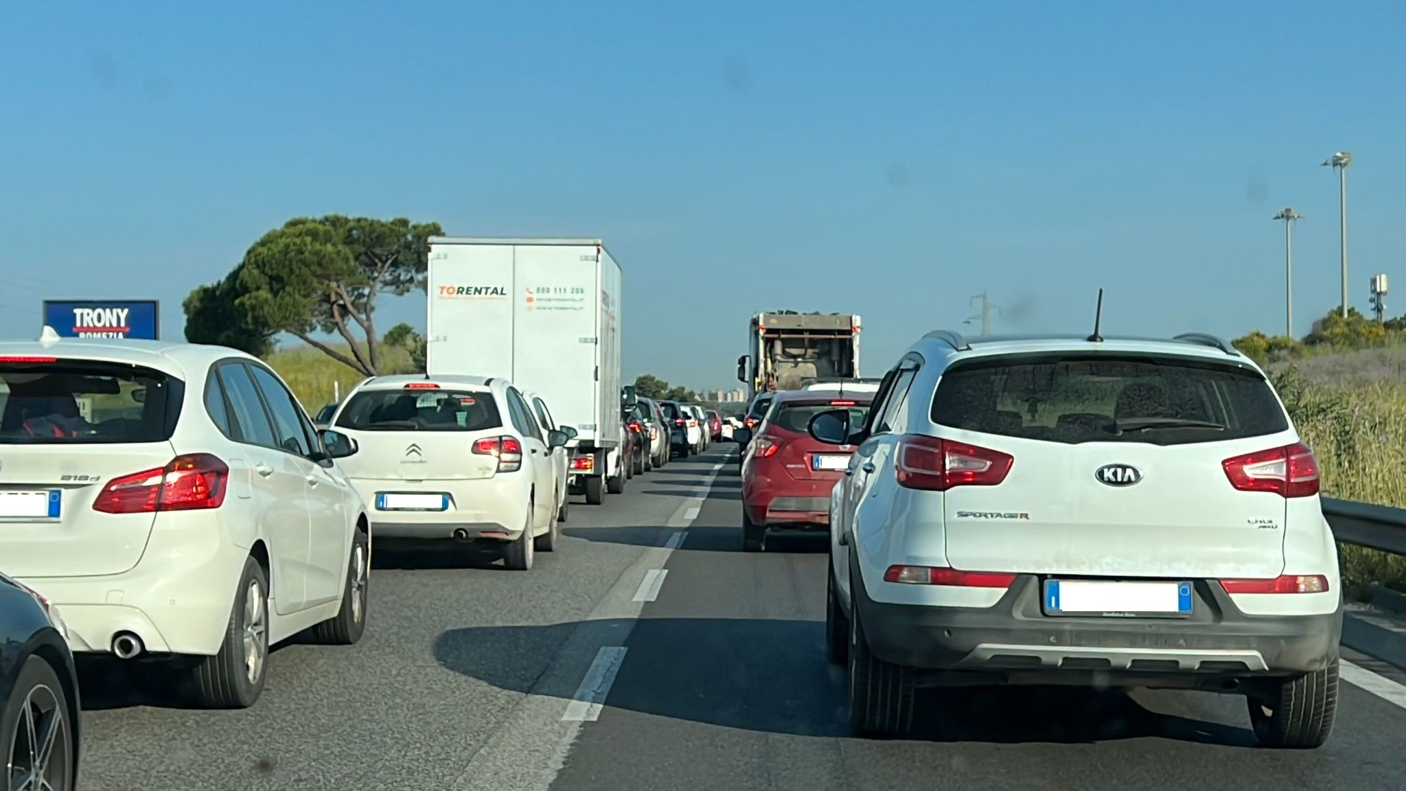 Pontina bloccata e code lunghissime verso Roma: il rientro dei romani dopo il weekend già da bollino rosso