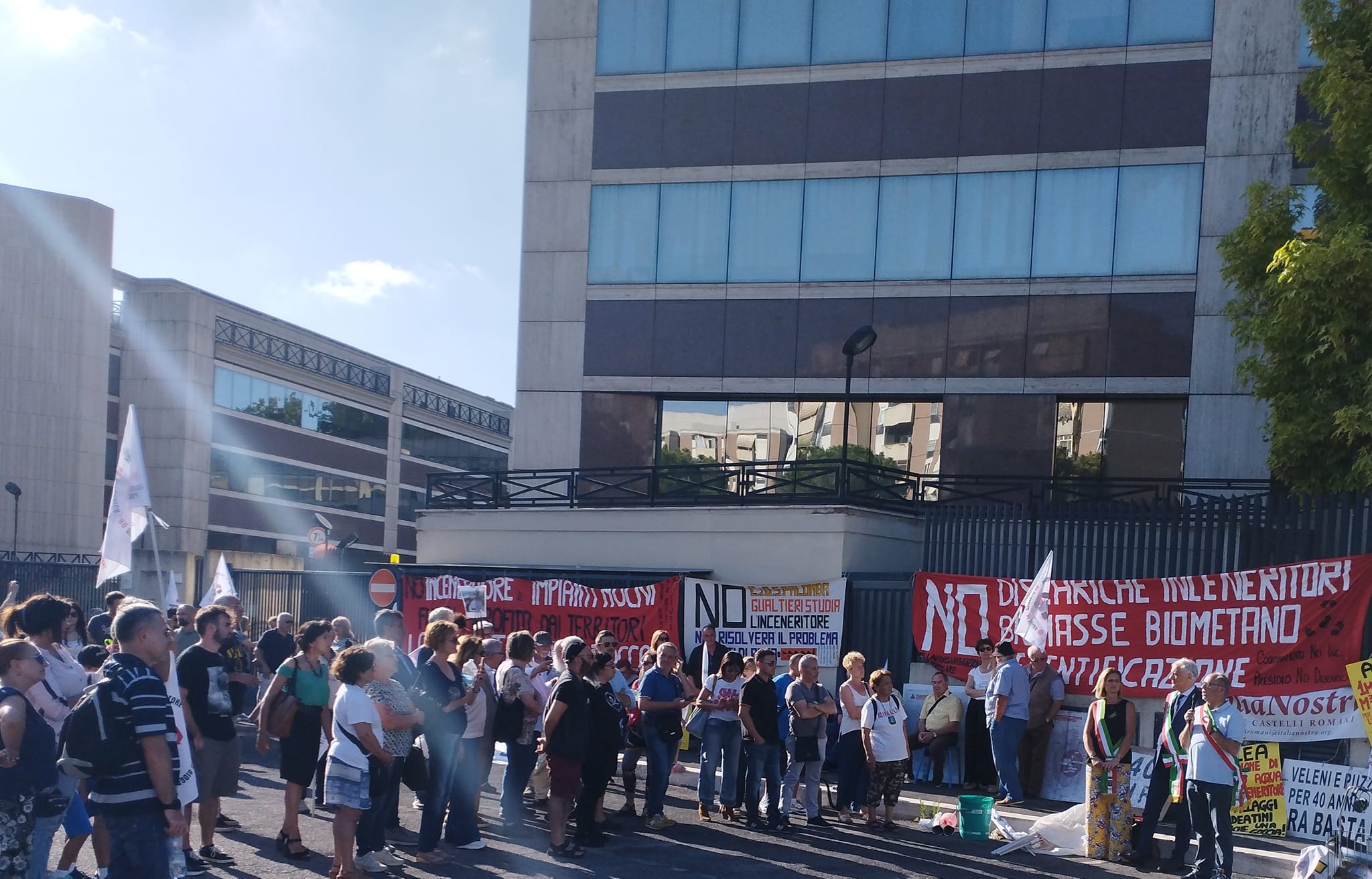 Termovalorizzatore Santa Palomba, chi non lo vuole? In tanti davanti al Municipio IX per dire di “no”