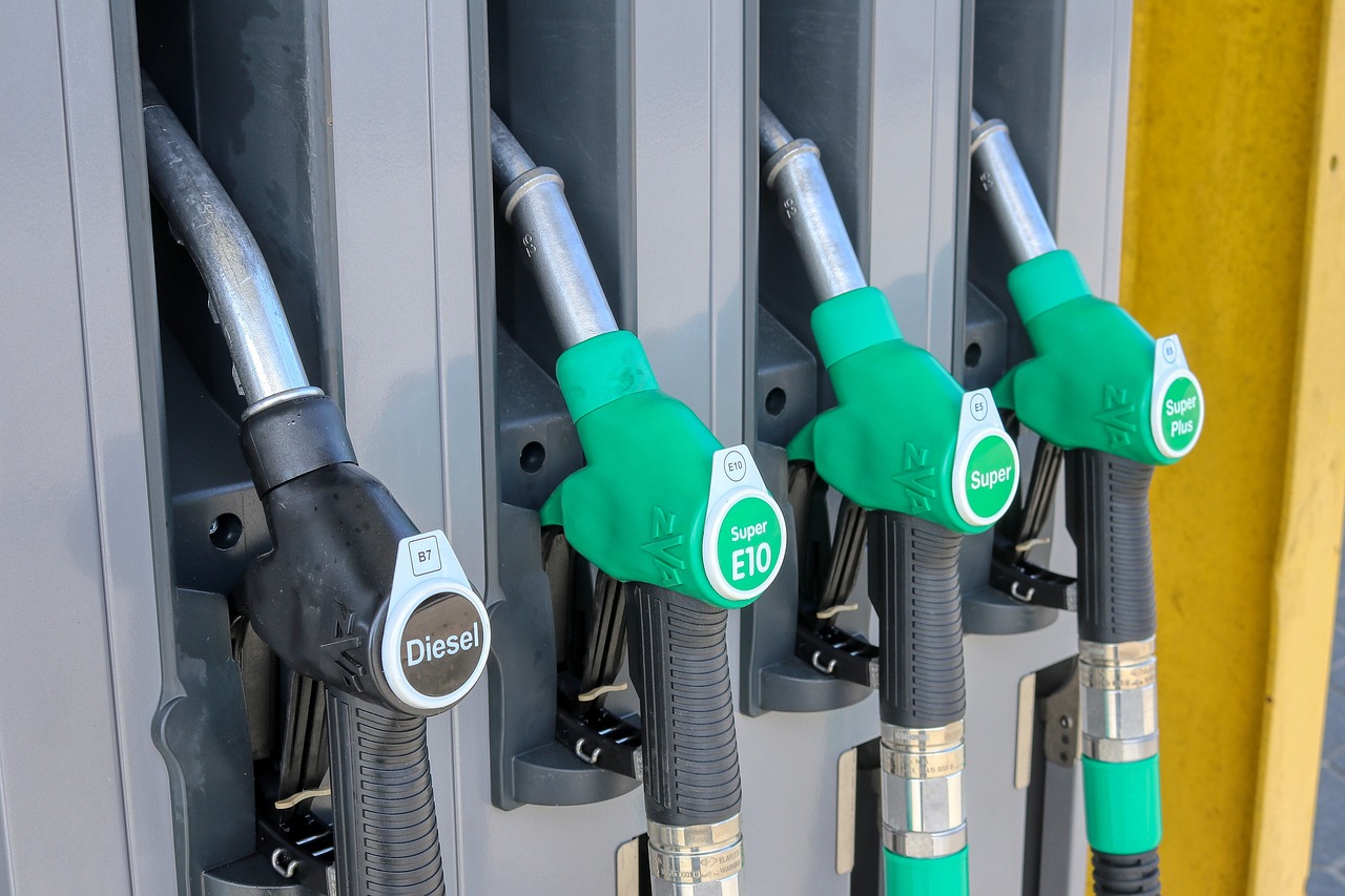 Caro carburante di agosto: rientro da ferragosto con prezzi record anche a Roma