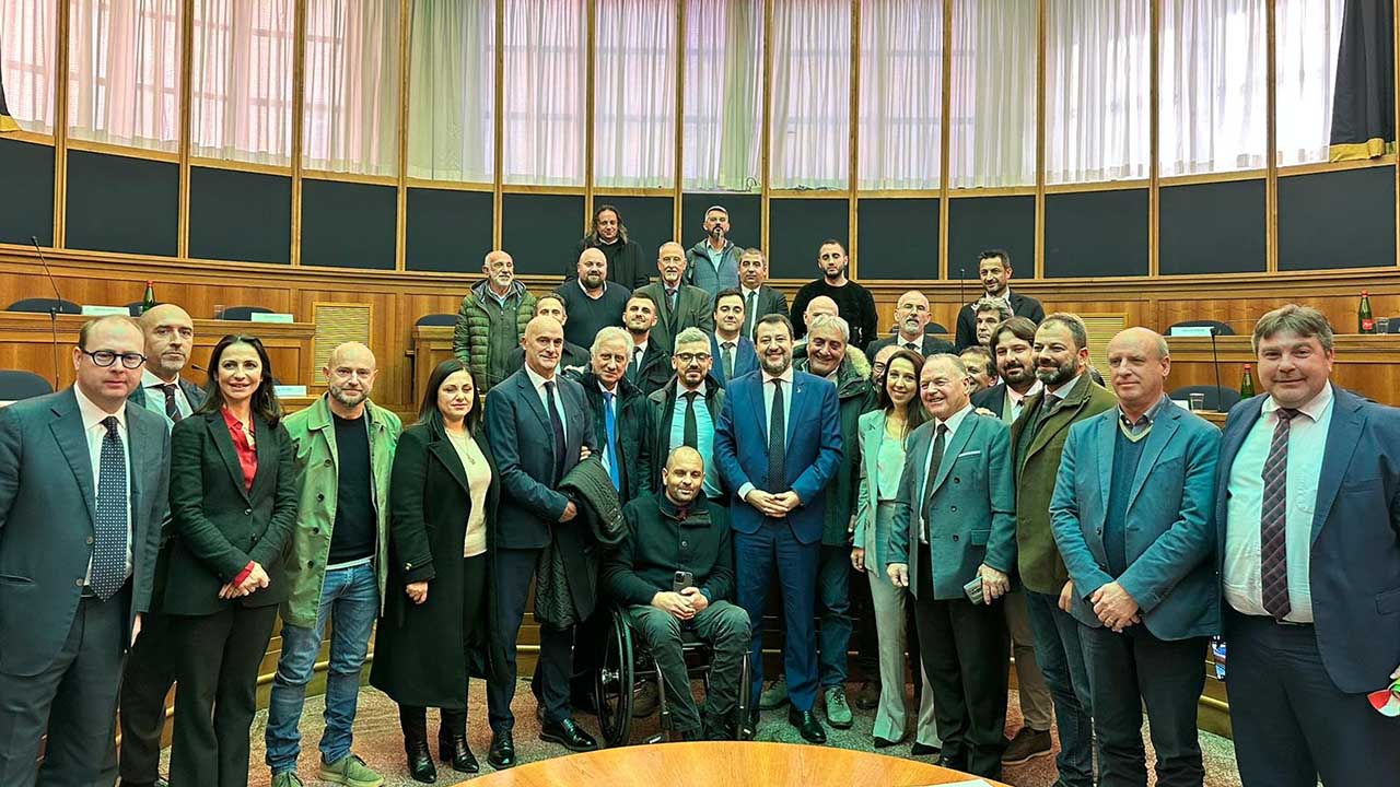 a24 a25 sindaci salvini