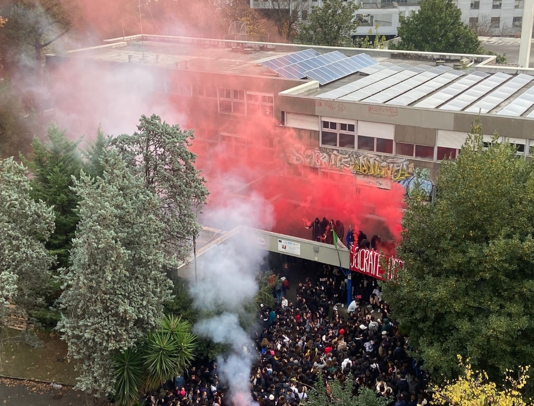 Occupato il liceo Socrate a Roma, ecco le rivendicazioni degli studenti
