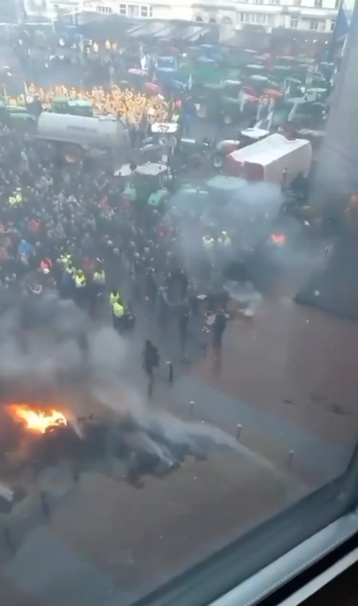 Protesta agricoltori Bruxelles - gli scontri Protesta agricoltori Bruxelles - gli scontri
