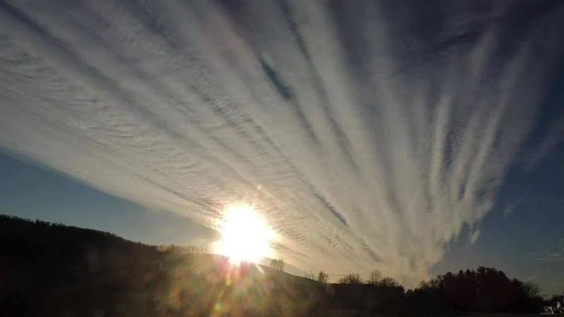 Geoingegneria o scie di condensazione? Geoingegneria o scie di condensazione?